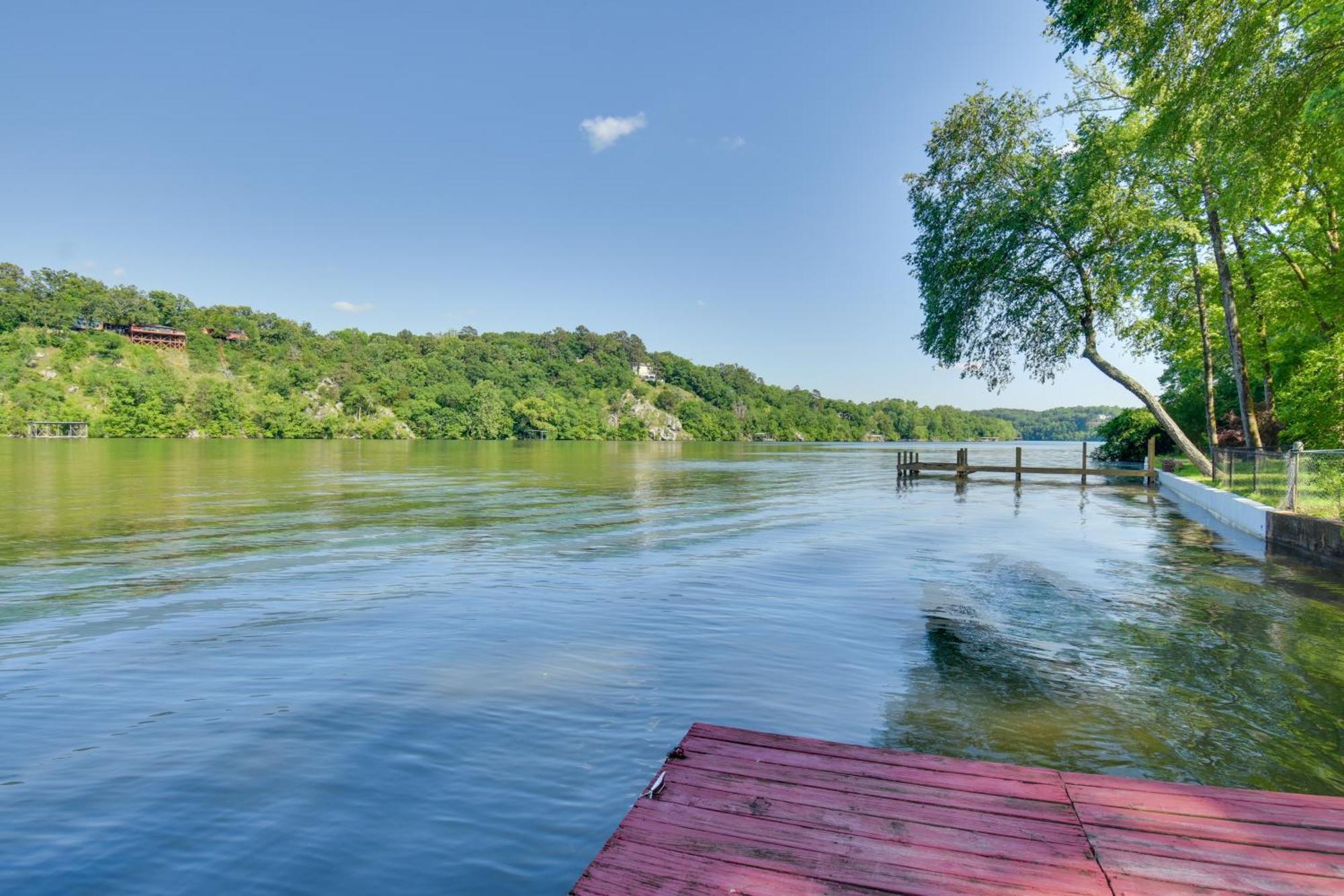 Lakefront Retreat With Deck, Dock And Resort Amenities Hot Springs Kültér fotó